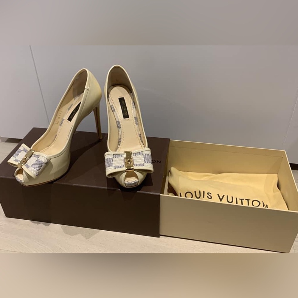 LOUIS VUITTON White Patent Leather Valentine Peep-Toe Pumps Size